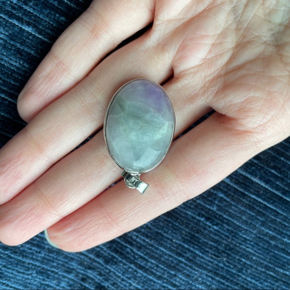 Gorgeous iridescent marbled stone pendant - Picture 2 of 5